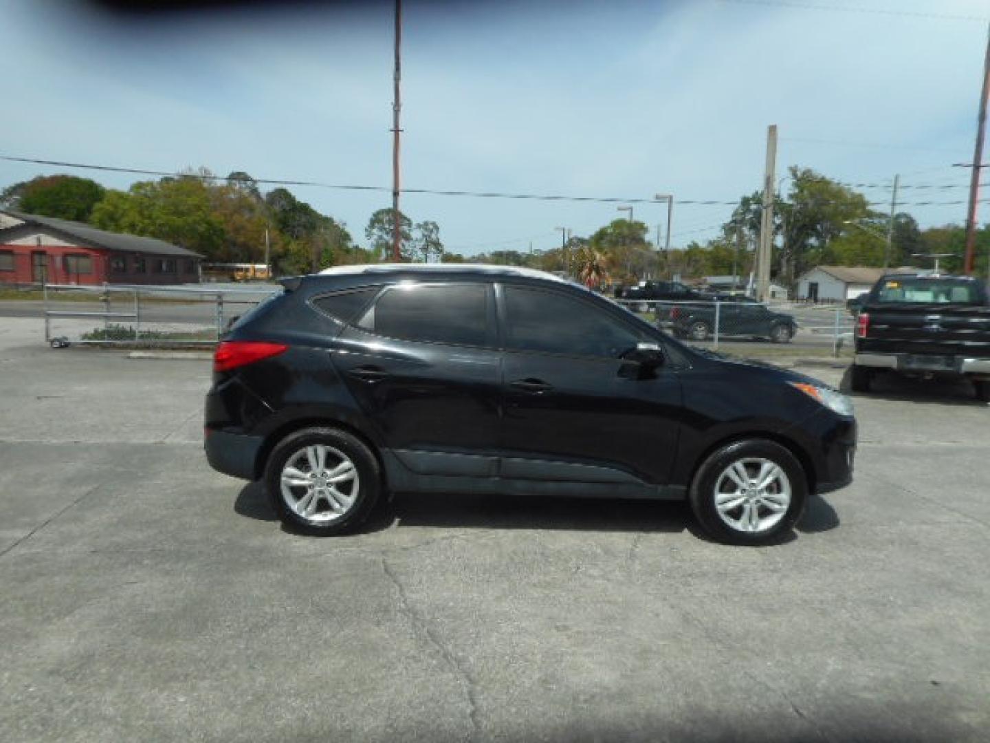 2013 BLACK HYUNDAI TUCSON GLS; LIMITED (KM8JU3AC9DU) , located at 1200 Cassat Avenue, Jacksonville, FL, 32205, (904) 695-1885, 30.302404, -81.731033 - Photo#4